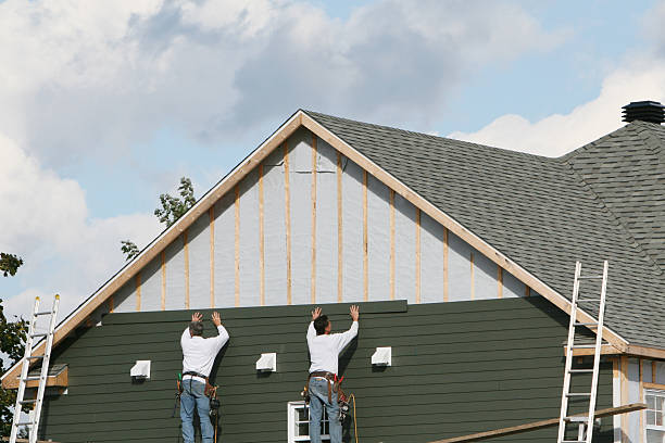 Professional Siding Replacement technician working in Glenwood, MD